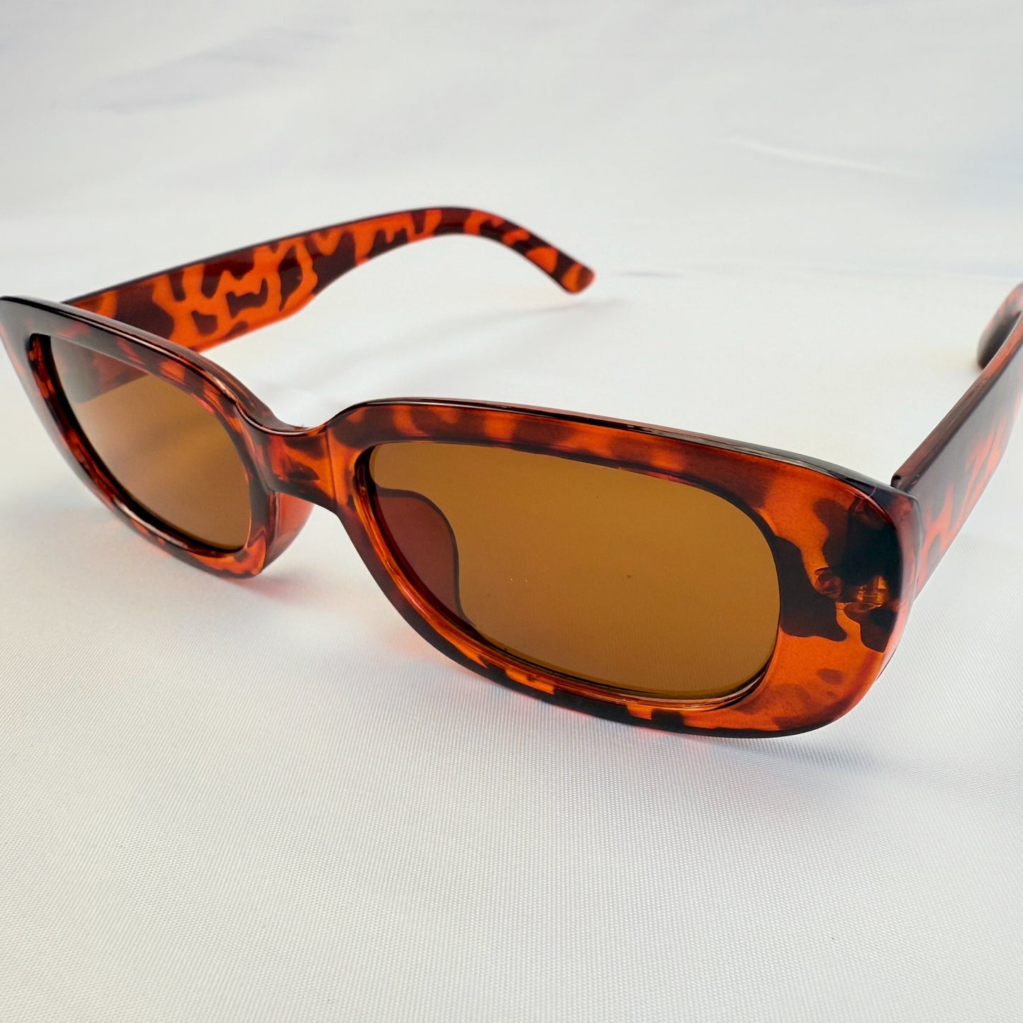 VINTAGE SUNGLASSES